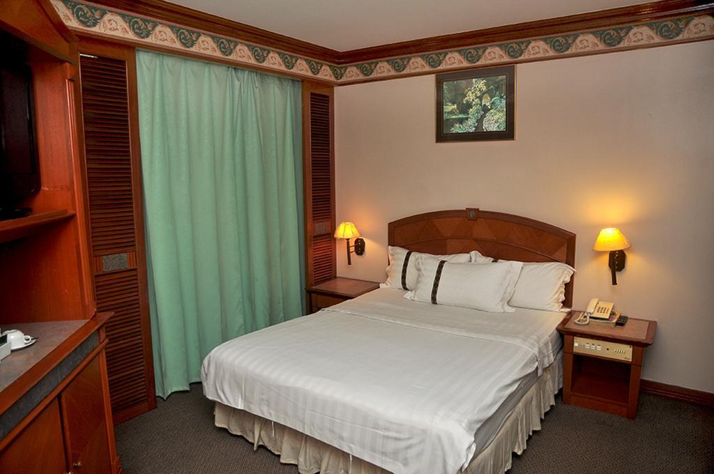 Hotel Deleeton Kota Kinabalu Chambre photo