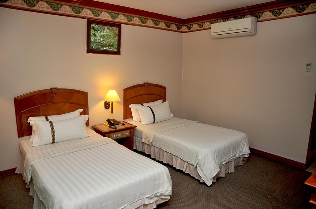 Hotel Deleeton Kota Kinabalu Chambre photo