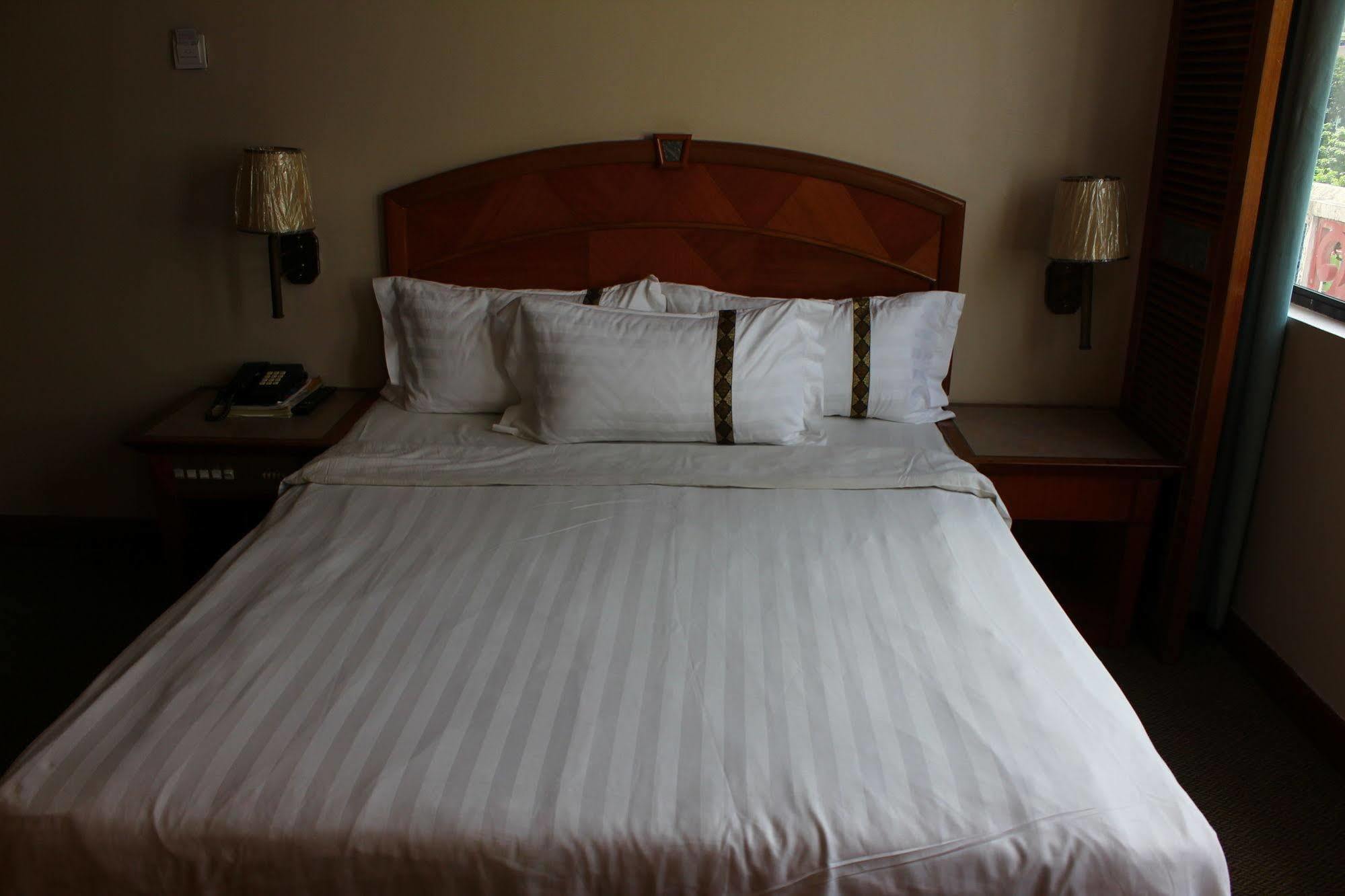 Hotel Deleeton Kota Kinabalu Extérieur photo