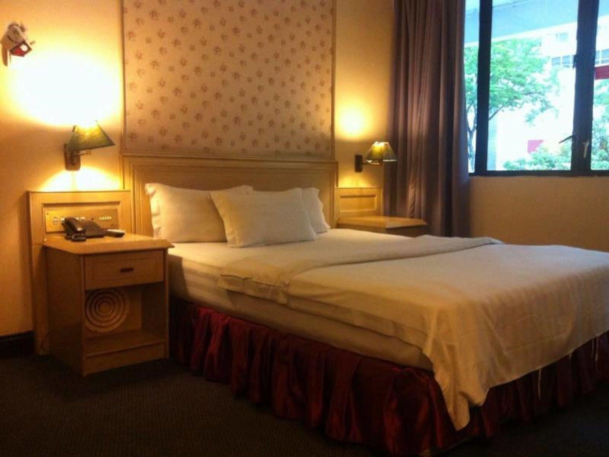 Hotel Deleeton Kota Kinabalu Extérieur photo