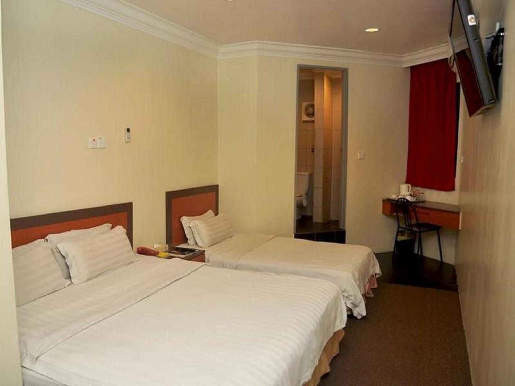 Hotel Deleeton Kota Kinabalu Extérieur photo