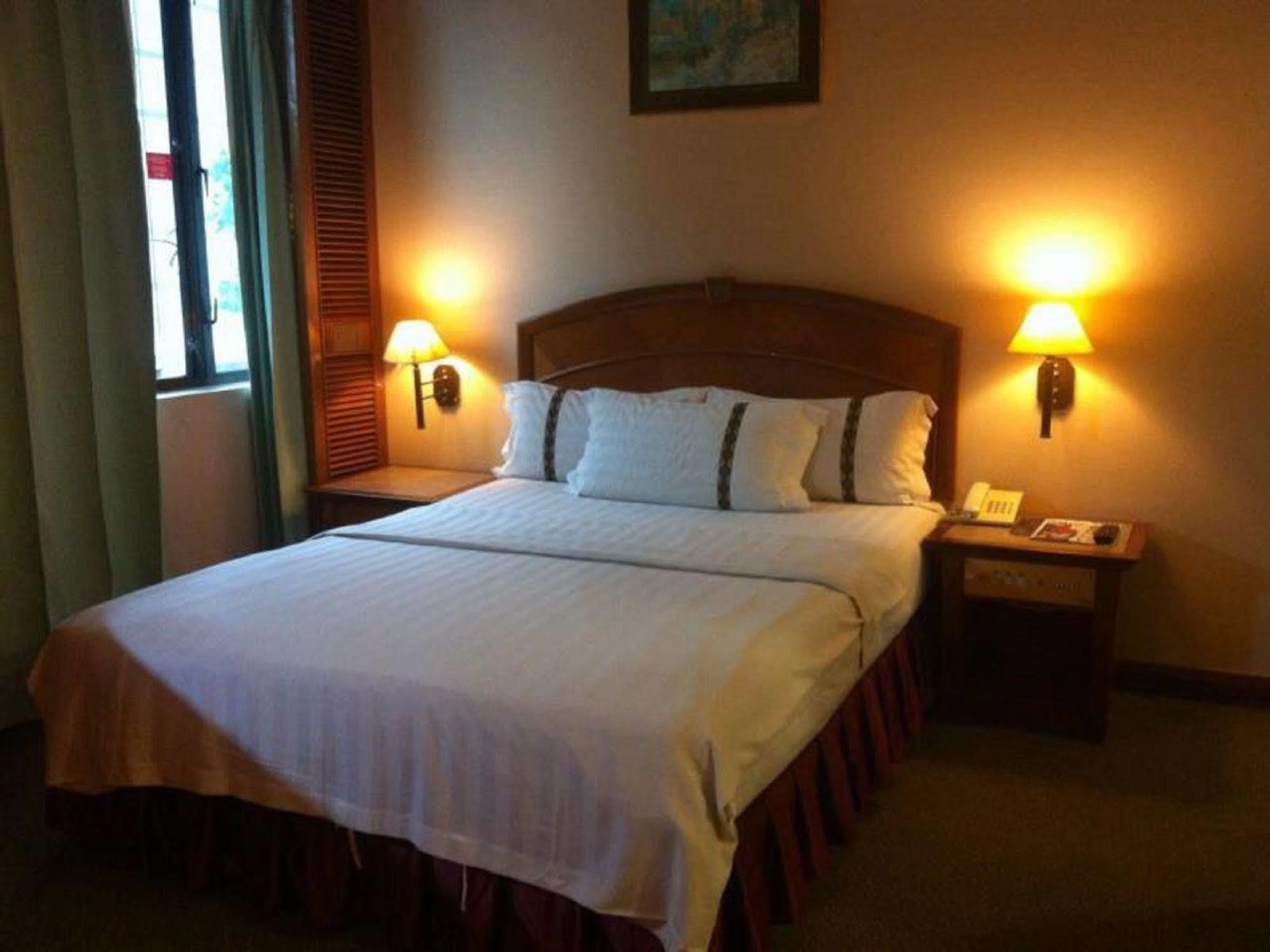 Hotel Deleeton Kota Kinabalu Extérieur photo