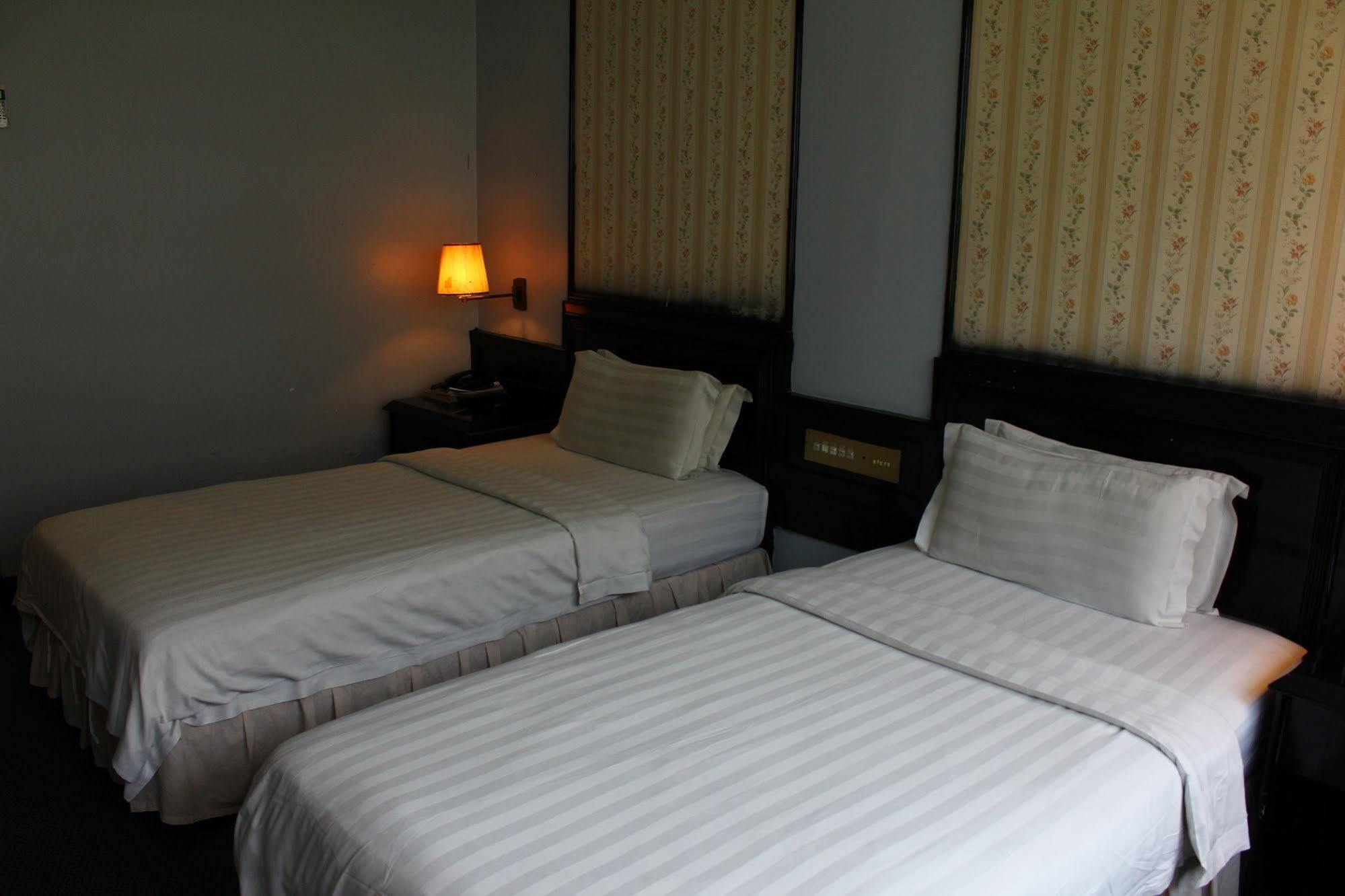 Hotel Deleeton Kota Kinabalu Extérieur photo