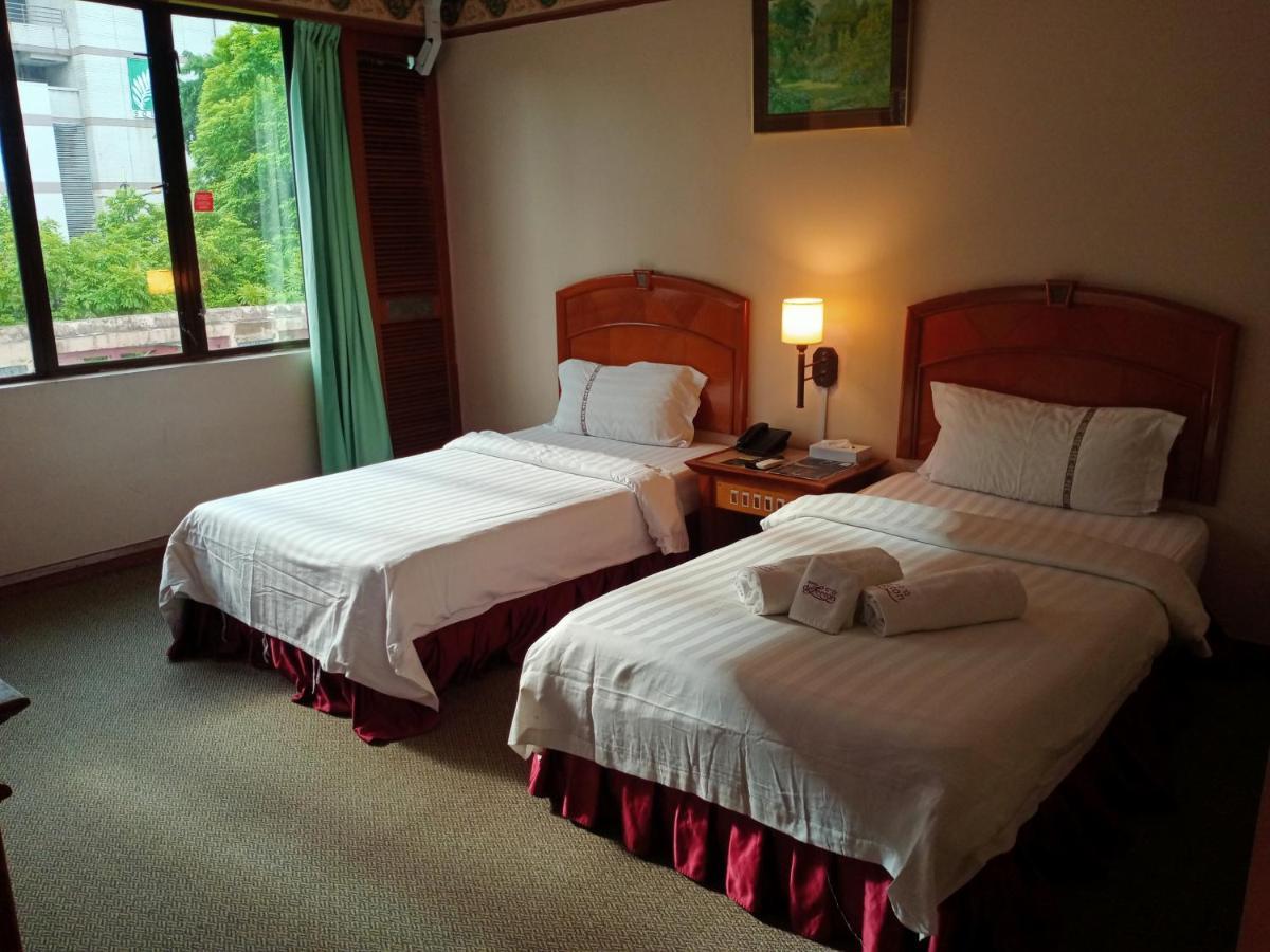 Hotel Deleeton Kota Kinabalu Extérieur photo