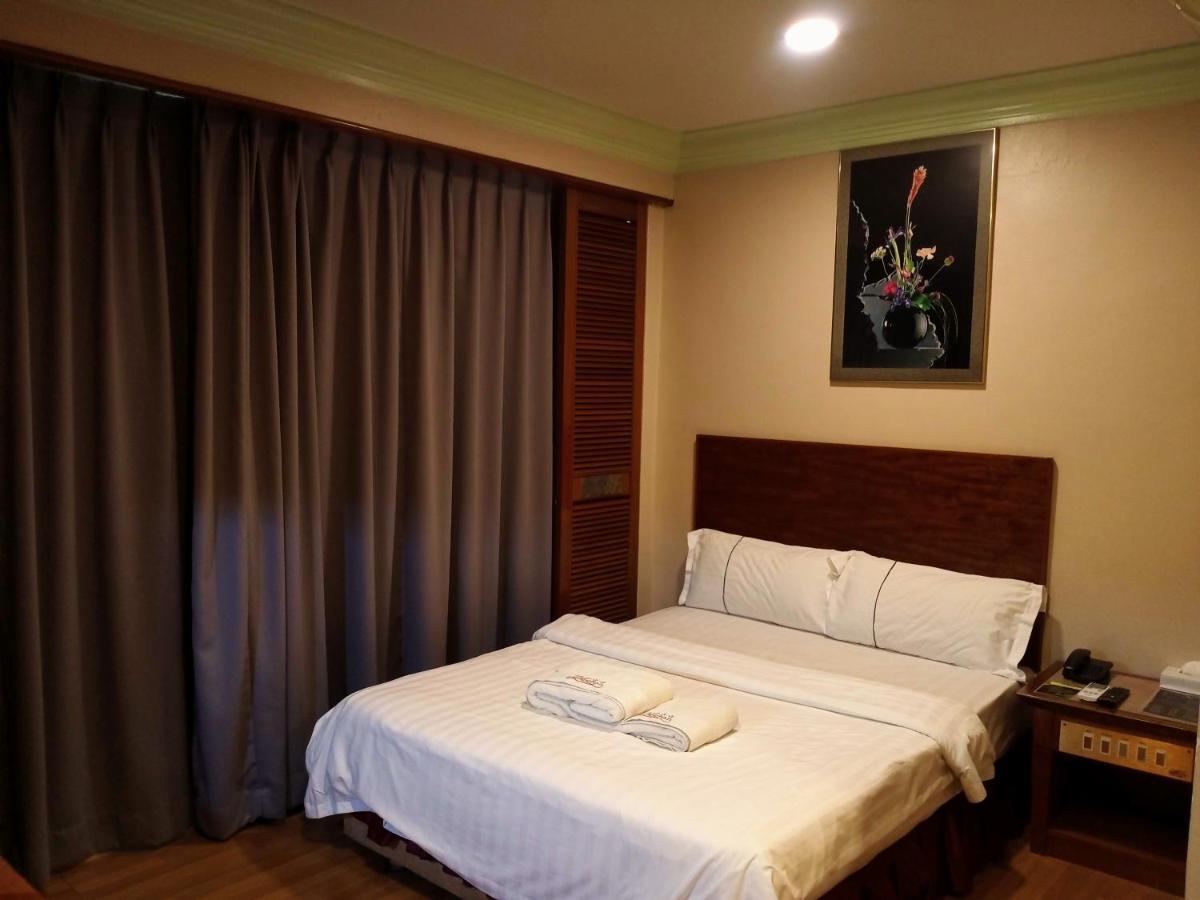 Hotel Deleeton Kota Kinabalu Extérieur photo